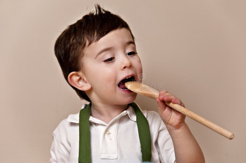 toddler-licking-wooden-spoon-18771063.jpg