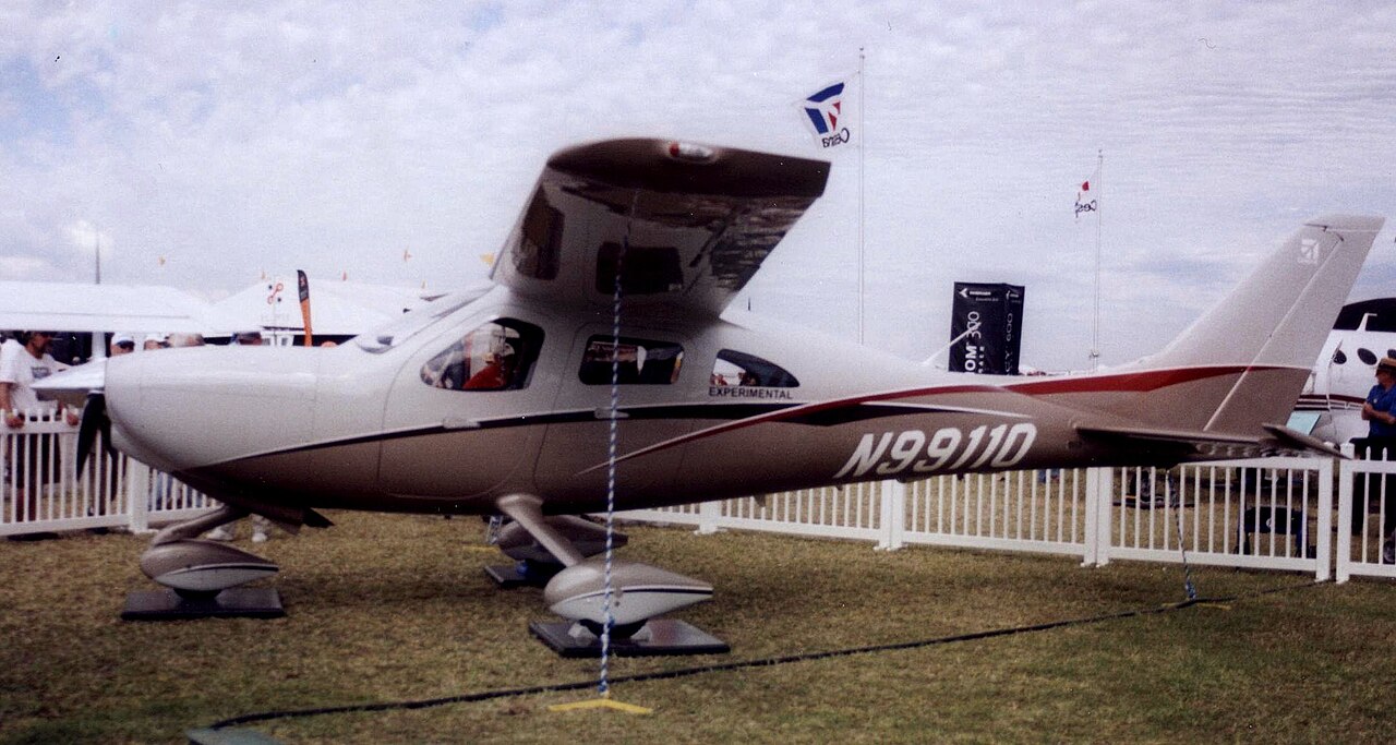 1280px-Cessna_NGP_Lakeland_FL_18.04.07R.jpg