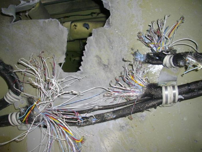 qantas-qf32-electrical-wiring-damage.jpg
