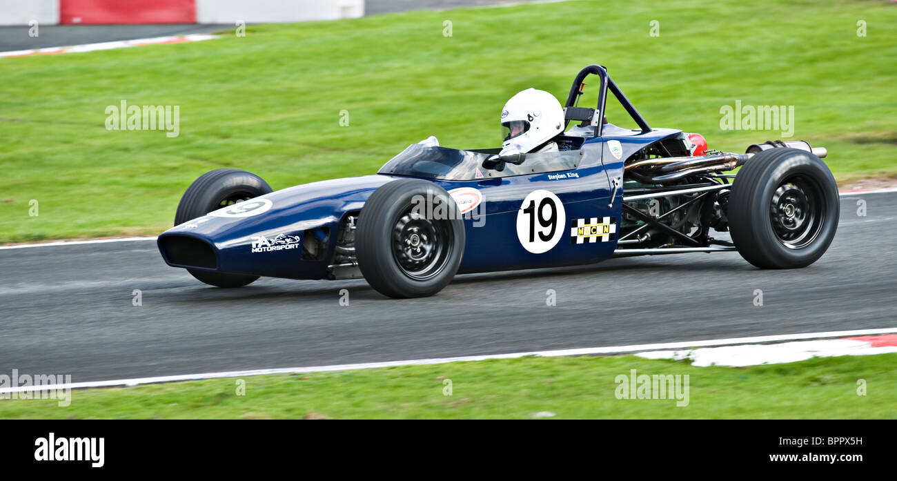 historic-formula-ford-race-car-at-oulton-park-motor-racing-circuit-BPPX5H.jpg