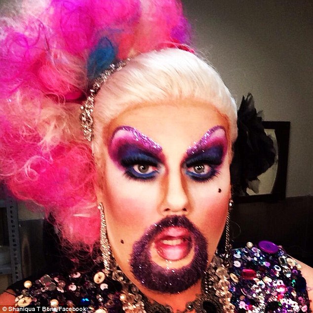 320D029000000578-3486527-Fierce_Bearded_drag_queens_are_the_new_trend_in_the_drag_scene_w-a-2_1457831477907.jpg