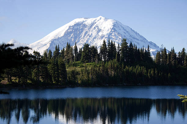 mount-rainier-from-summit-lake-picture-id182869981