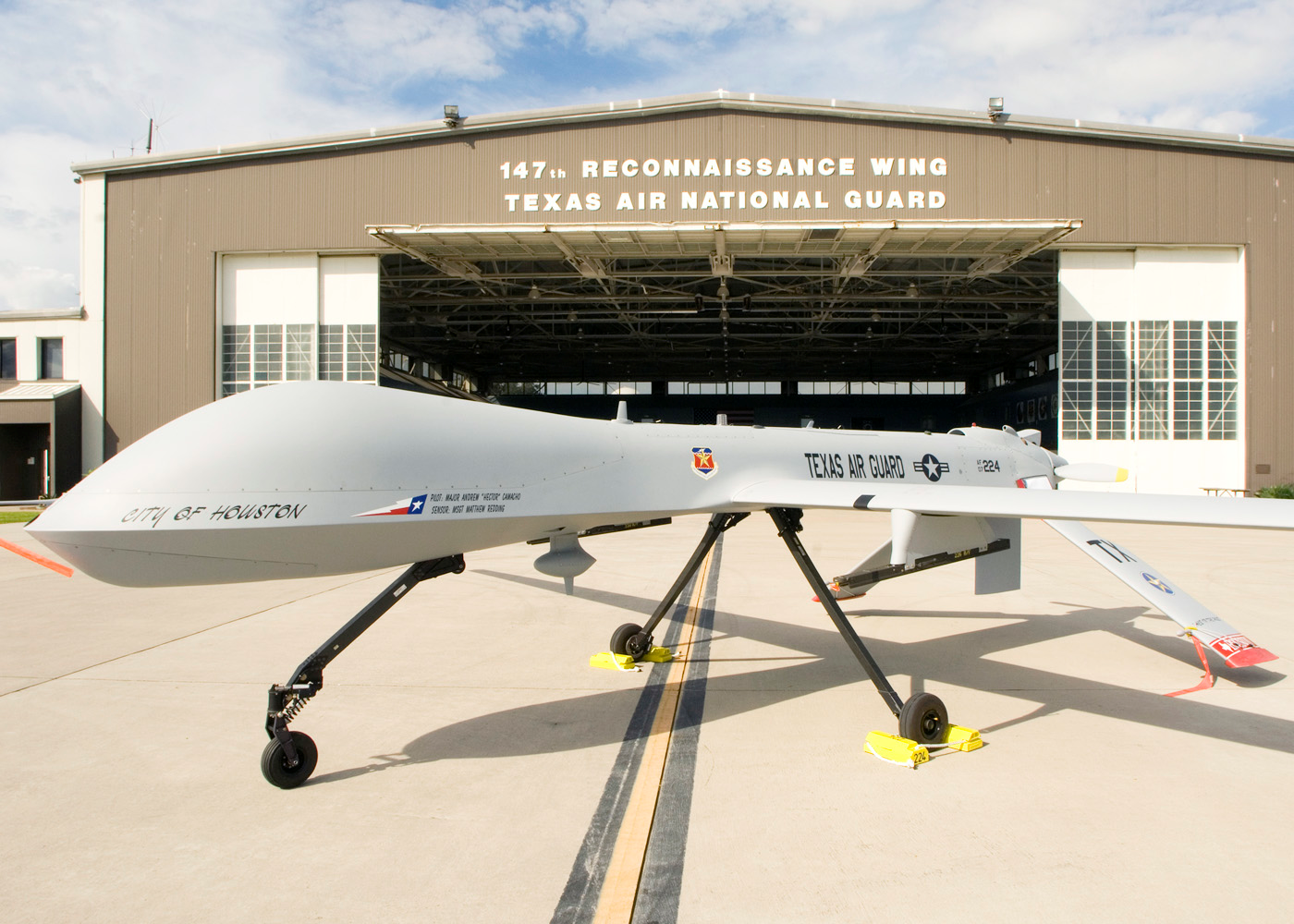 MQ-1B_Predator_-_147th_Reconnaissance_Wing_-_Ellington_Field_Texas.png