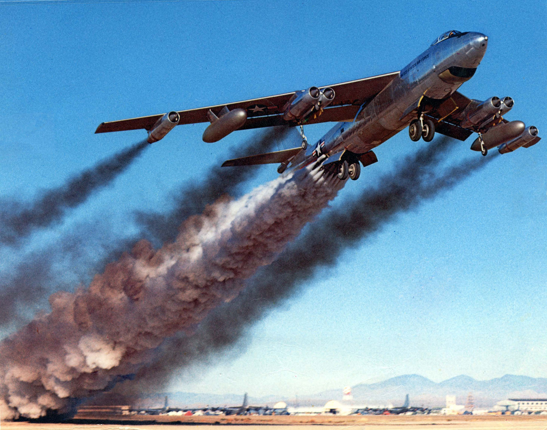 Boeing_B-47B_rocket-assisted_take_off_on_April_15%2C_1954_061024-F-1234S-011.jpg