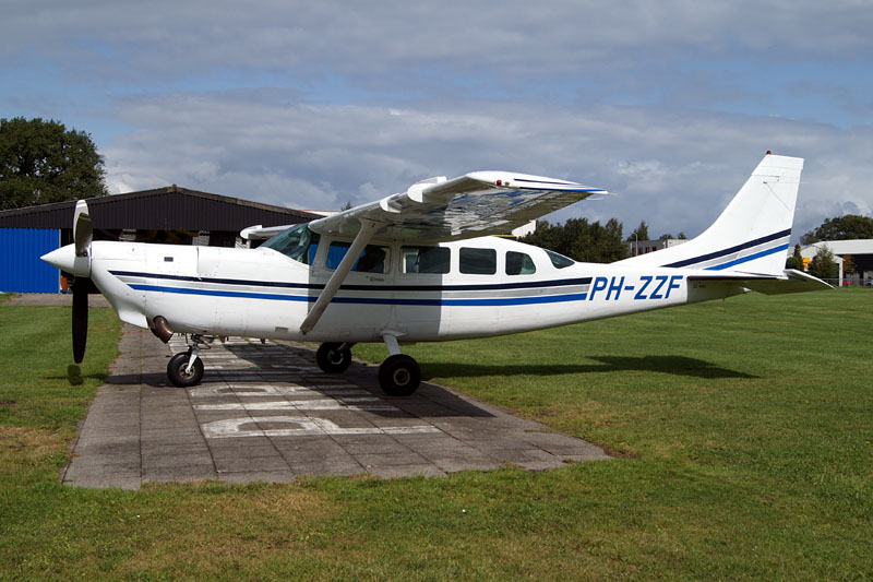 Cessna_207-A_PH-ZZF.jpg