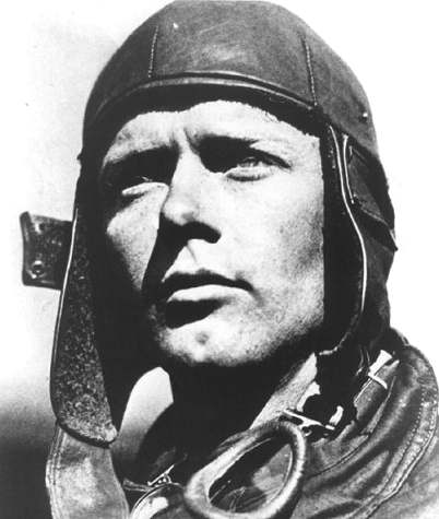 charles_lindbergh_aviator_leather_helmet_1927.jpg