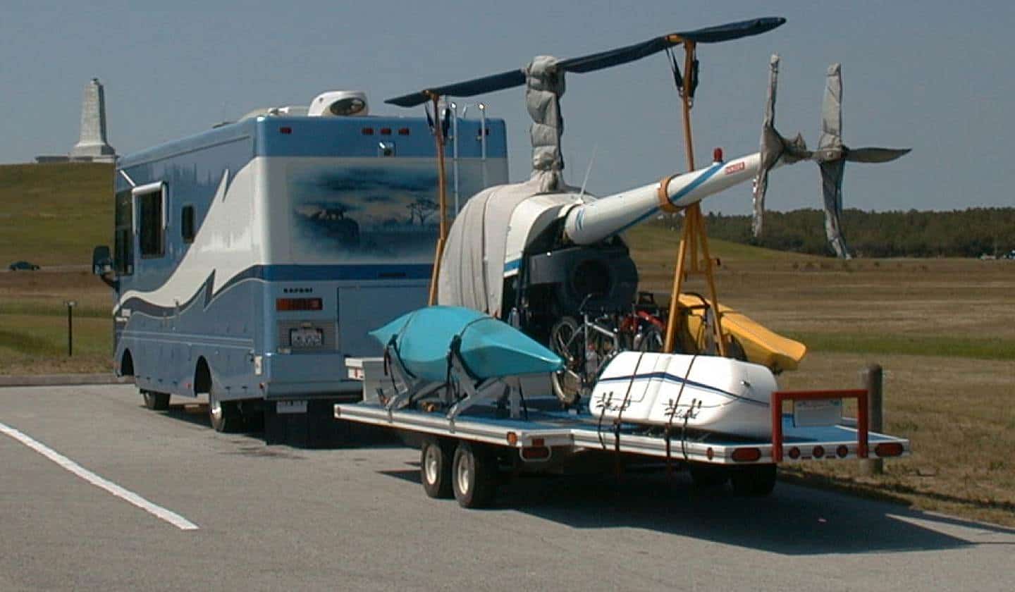 Helicopter-being-towed-by-a-motorhome-720x420@2x.jpg