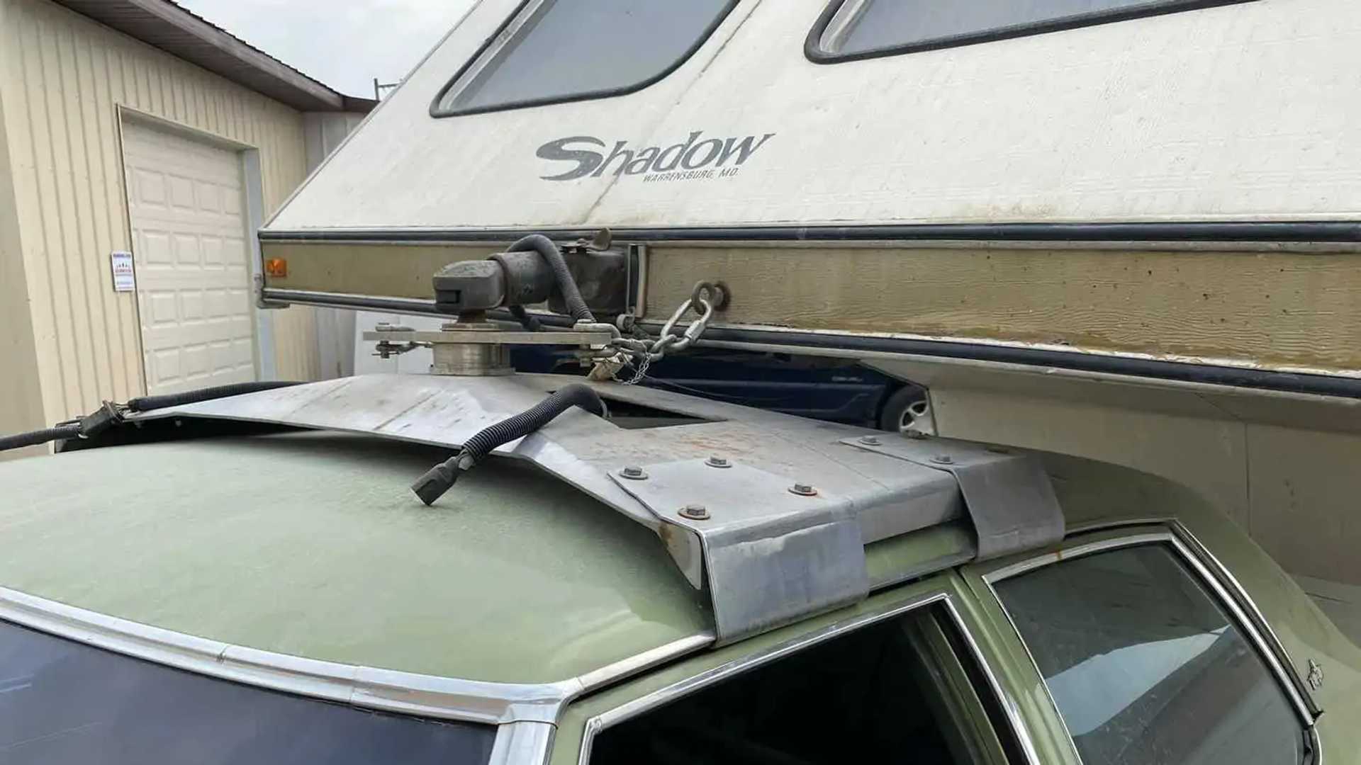 shadow-roof-mount-rv-trailer-hitch-close.jpg