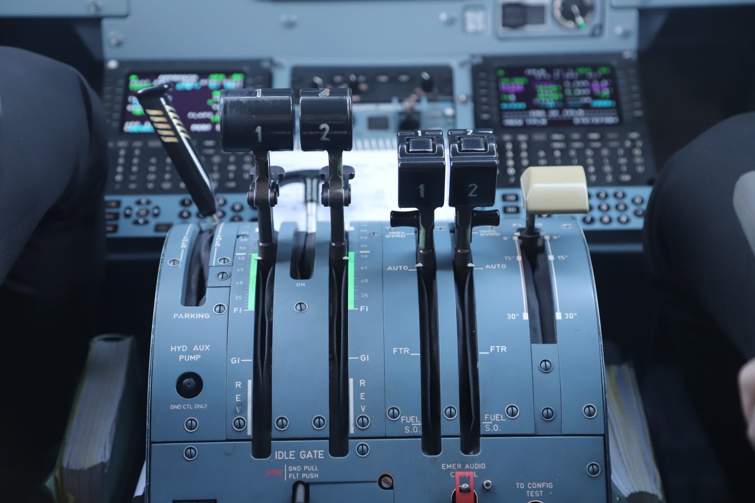 Power_and_Condition_levers_of_ATR72-1536x1024.jpg