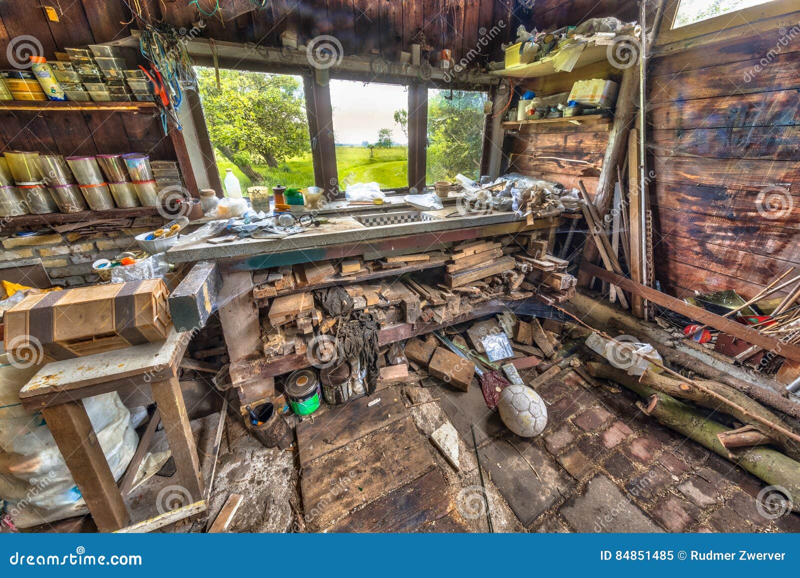 very-messy-workbench-compulsive-hoarder-wooden-barn-diagnose-hoarding-84851485.jpg