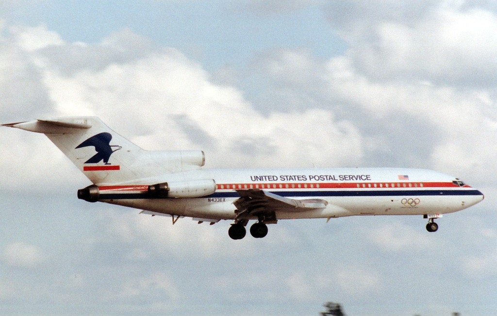 Boeing_727-151C%2C_US_Postal_Service_AN0201074.jpg