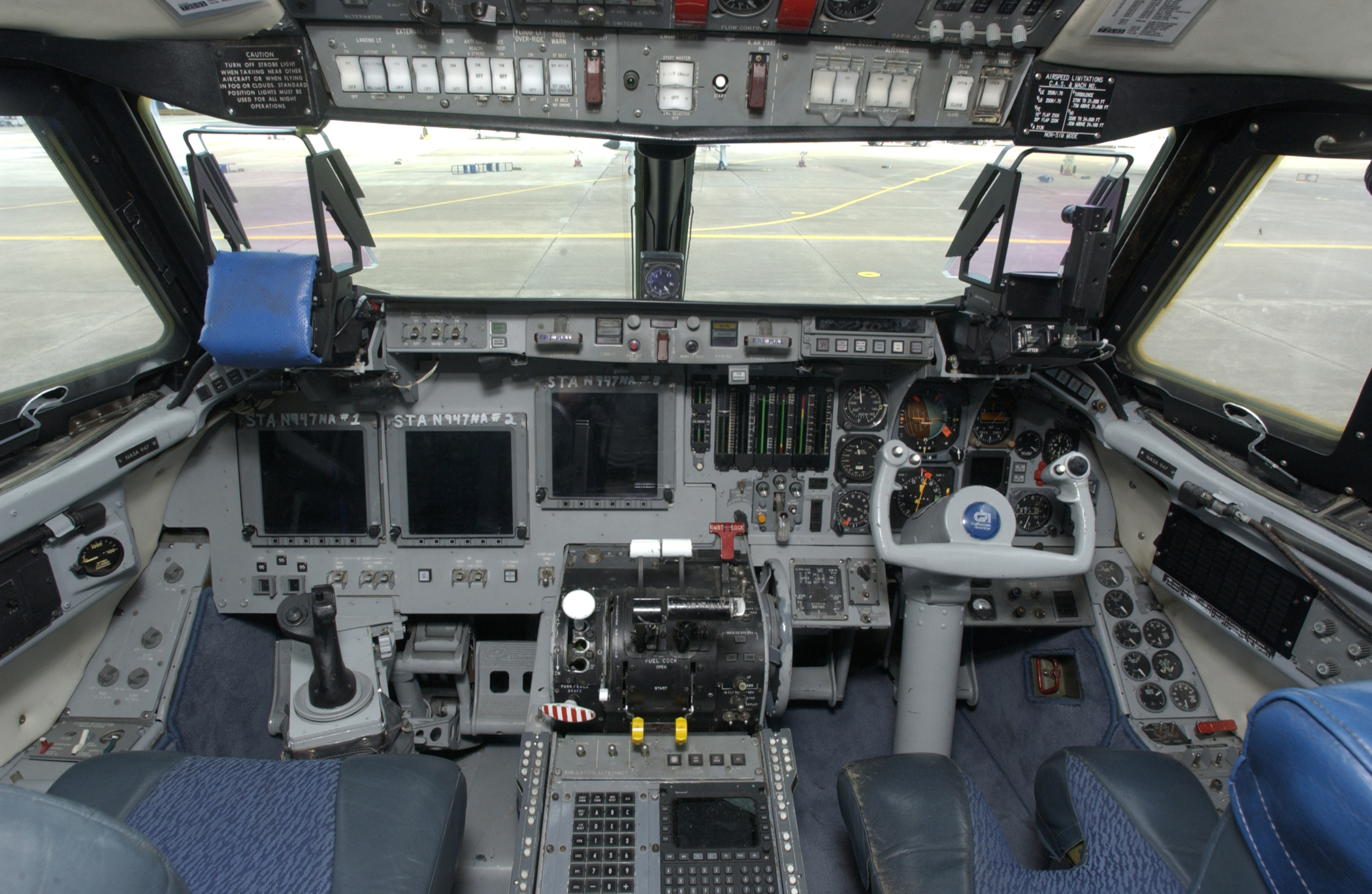 Shuttle_Landing_Simulator_cockpit.jpg
