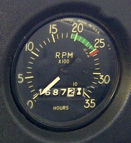 Engine_instruments_Cessna_152_RPM_gauge_tachometer.jpg