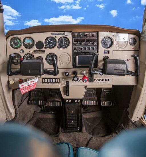 Cessna-152-Interior-Inflight-Pilot-Training.jpg