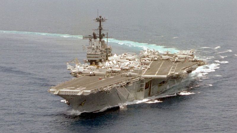 800px-USS_Independence_(CV-62)_in_June_1979%2016x9.jpg